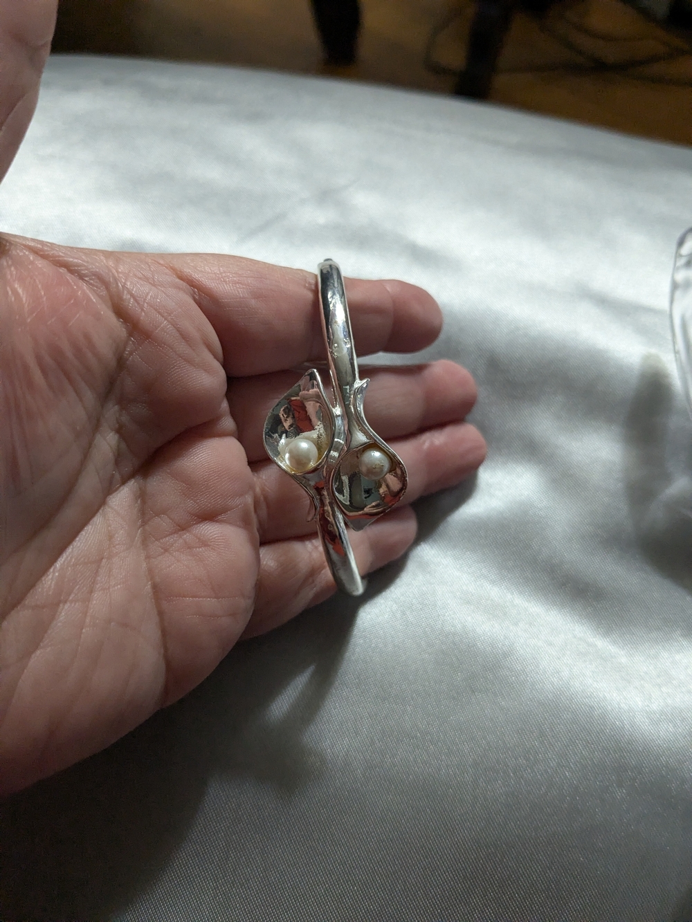 Avon Silver Tone Bypass Bracelet with Pearl Accents